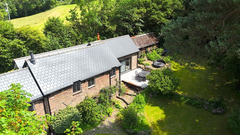 Side Elevation- click for photo gallery